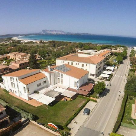 Hotel Al Faro San Teodoro  Exteriör bild