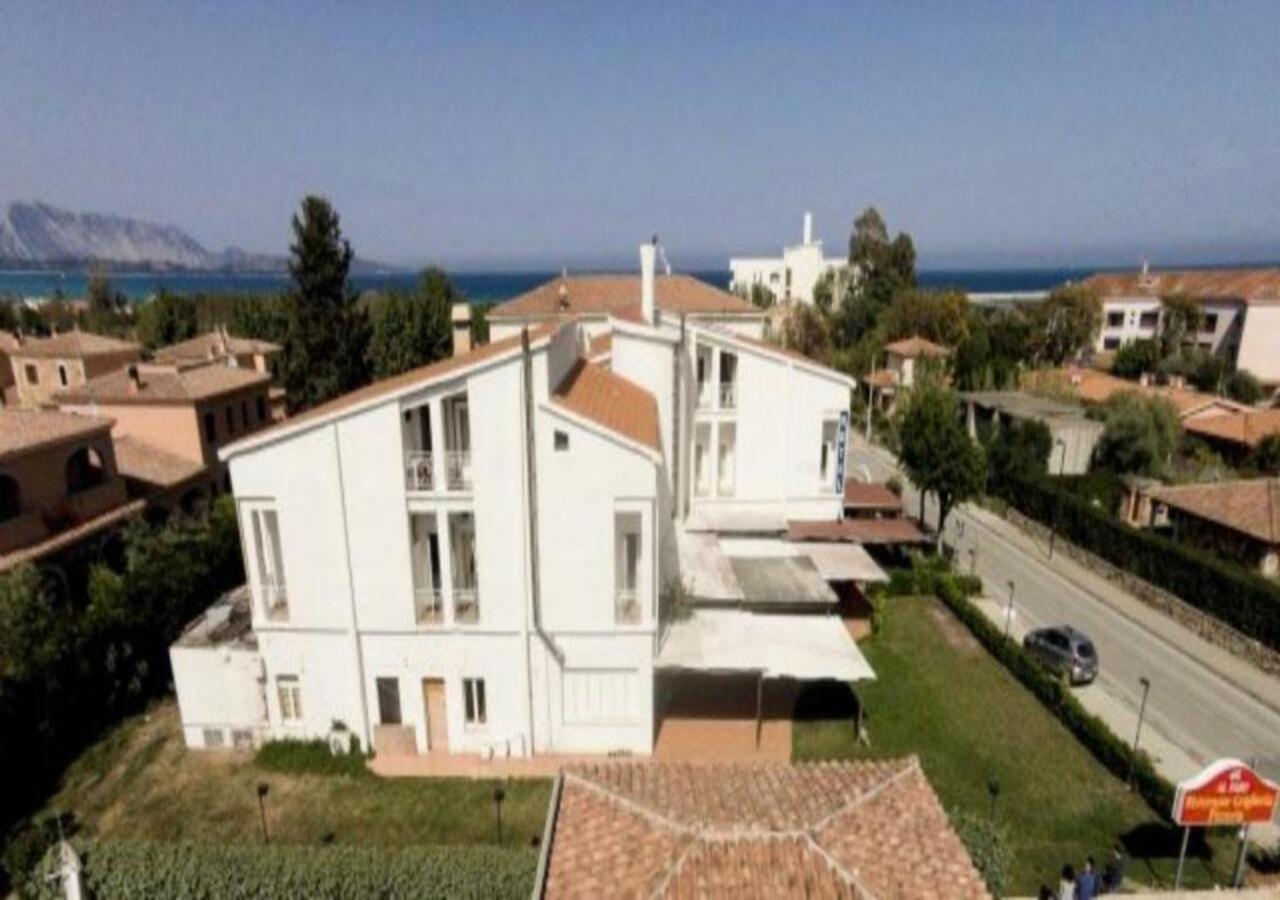 Hotel Al Faro San Teodoro  Exteriör bild