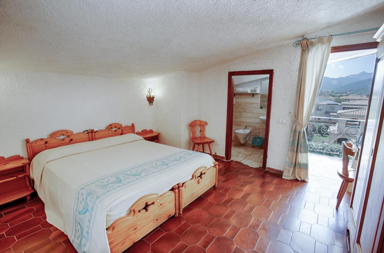Hotel Al Faro San Teodoro  Exteriör bild